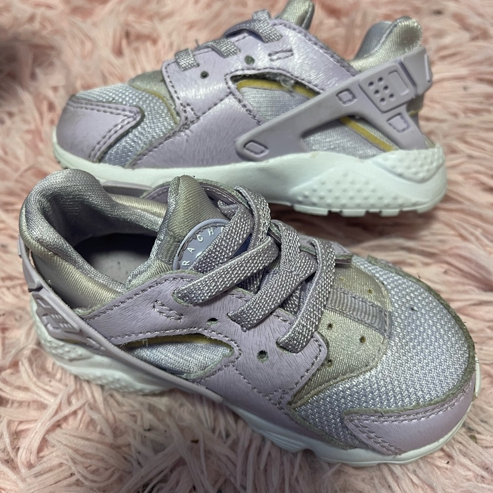 Nike huarache. Light purple 6c